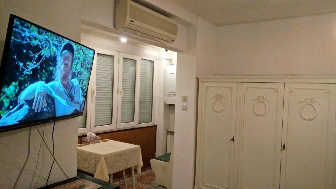 בוקרשט One Bedroom Apartment French Embassy מראה חיצוני תמונה
