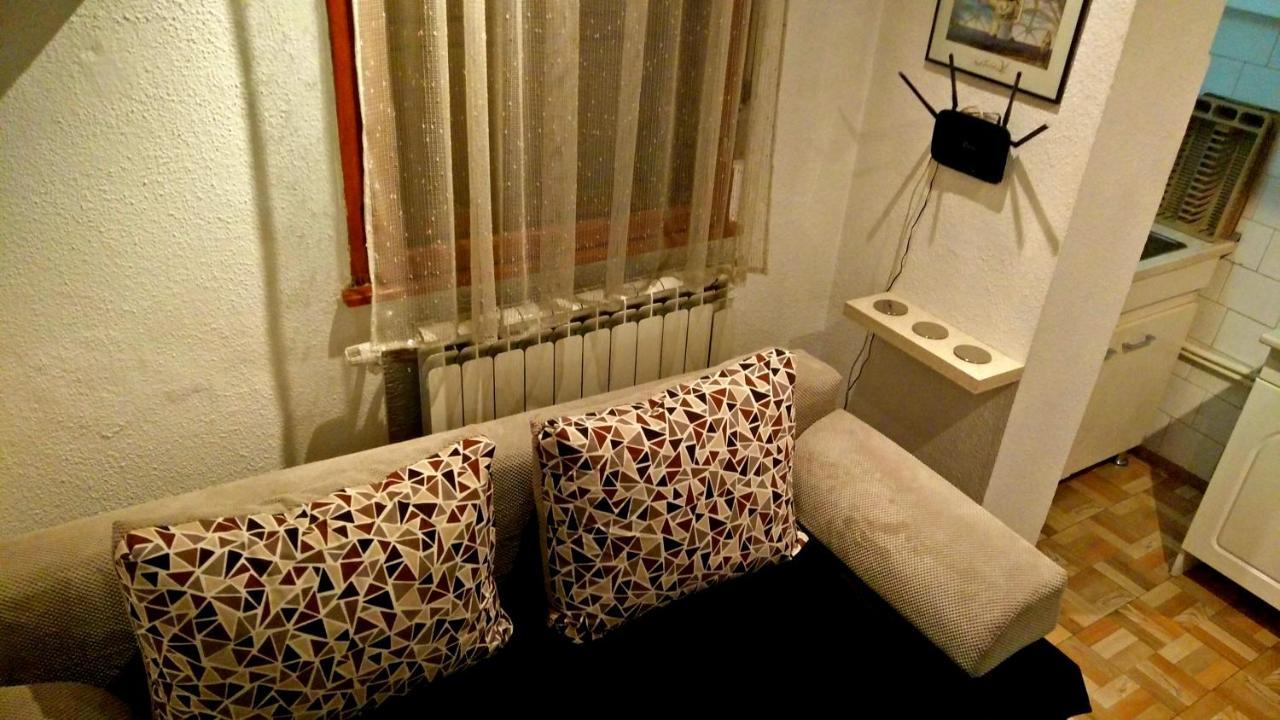 בוקרשט One Bedroom Apartment French Embassy מראה חיצוני תמונה