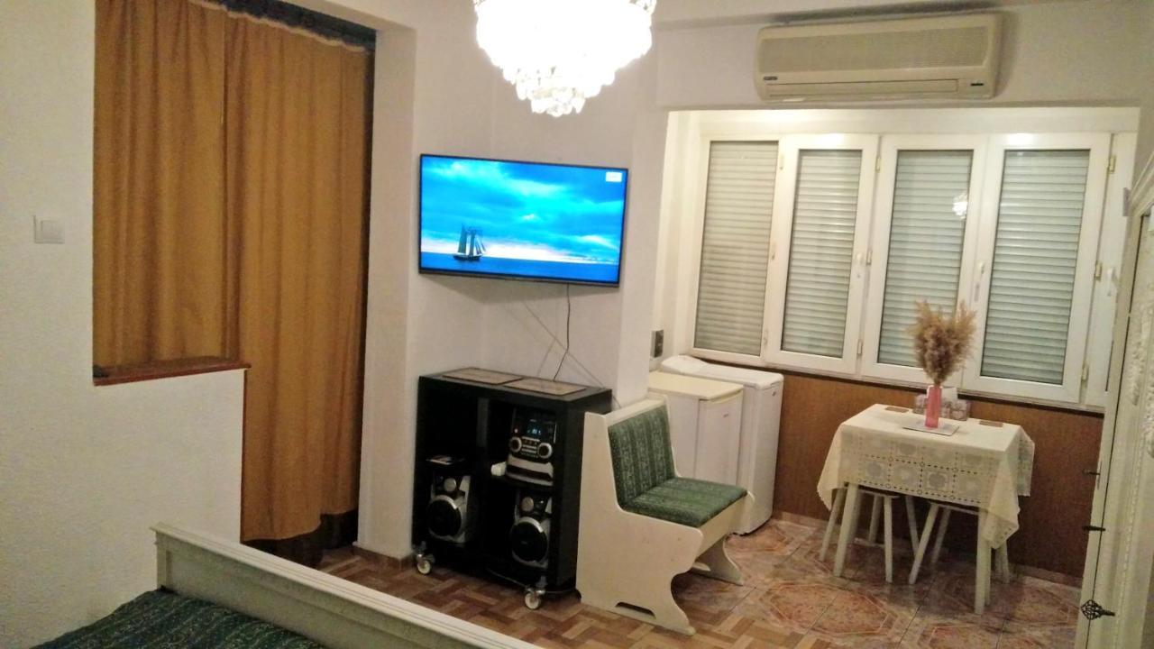 בוקרשט One Bedroom Apartment French Embassy מראה חיצוני תמונה