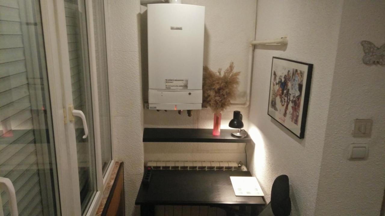 בוקרשט One Bedroom Apartment French Embassy מראה חיצוני תמונה