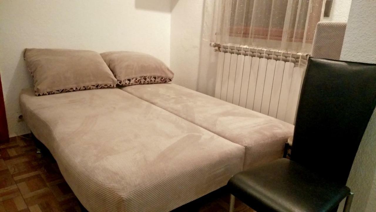 בוקרשט One Bedroom Apartment French Embassy מראה חיצוני תמונה