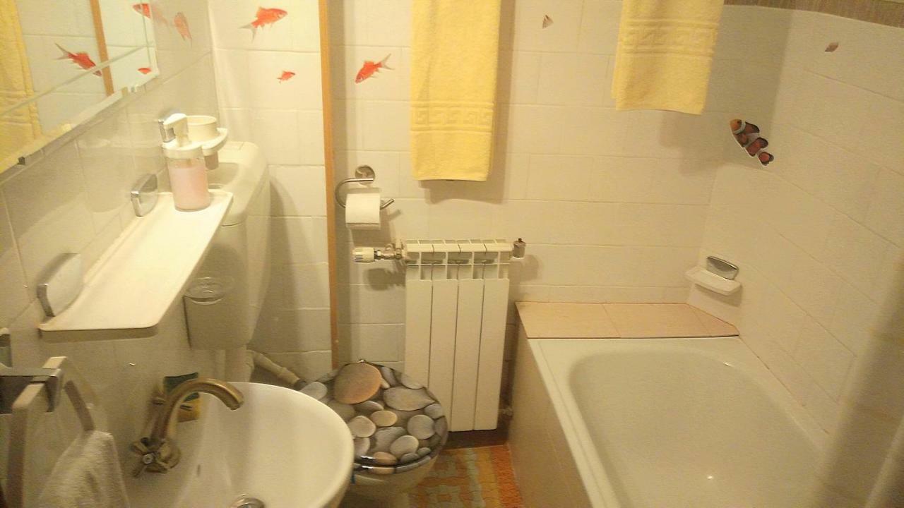 בוקרשט One Bedroom Apartment French Embassy מראה חיצוני תמונה